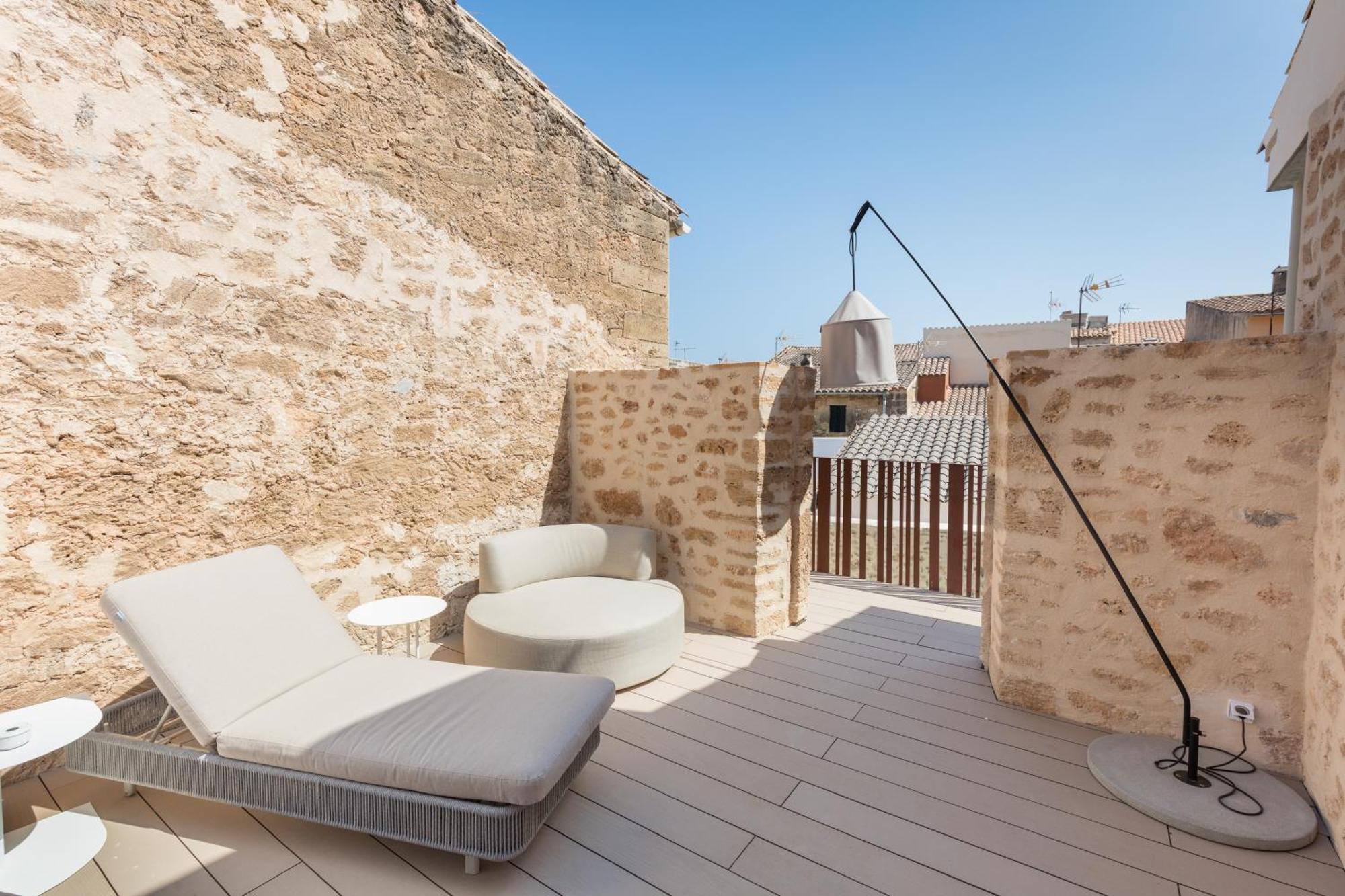 Deluxe Double Room with Balcony,697159353:JPEG